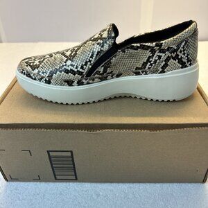 Vionic Kearney Sneaker Slip On Snake Skin Look Women 9.5 in Box